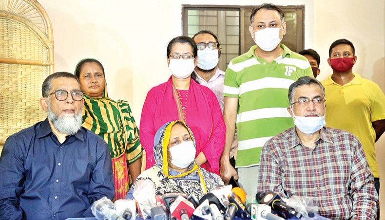 Former army major Sinha Mohammad Rashed Khan’s mother Nasima Akhter briefs reporters after meeting with Retired Armed Forces Officers Welfare Association chairman Khandaker Nurul Afser at her residence at Uttara in Dhaka on Monday. — New Age photo