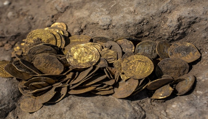 A hoard of gold coins discovered in central Israel. Courtesy Shroshire Star
