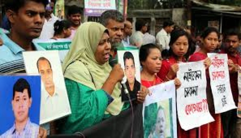 Mayer Daak, a platform of the families of victims of enforced disappearance, form a human chain in front of National Press Club in Dhaka on on May 25, 2019 demanding to return their missing relatives before Eid. -- Sony Ramany