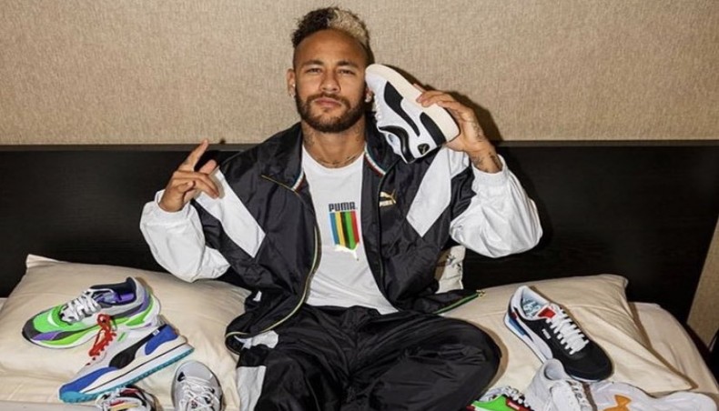 Brazil and PSG superstar Neymar poses with a Puma shoe after signing a deal with the German sporting giants on Saturday. -- Twitter photo