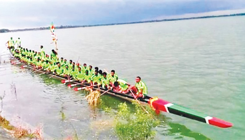 Hadal Union Parishad organises a boat race at Hadal Bangabandhu Beach area in Faridpur upazila of Pabna district on Friday. — New Age photo