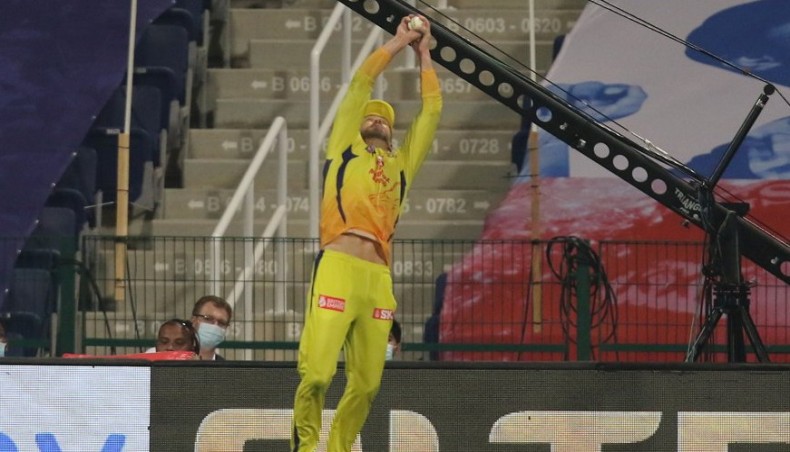 Chennai Super Kings’ South African recruit Faf du Plessis takes a catch to dismiss Mumbai Indians’ Hardik Pandya during their Indian Premier League 2020 opening match in UAE on Saturday. — Twitter photo