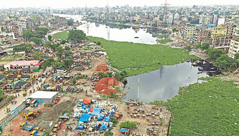 Grabbers encroach on the Buriganga River in Lalbagh area of Dhaka inside the demarcation wall of the river. The photo was snapped on Saturday. — Sony Ramany