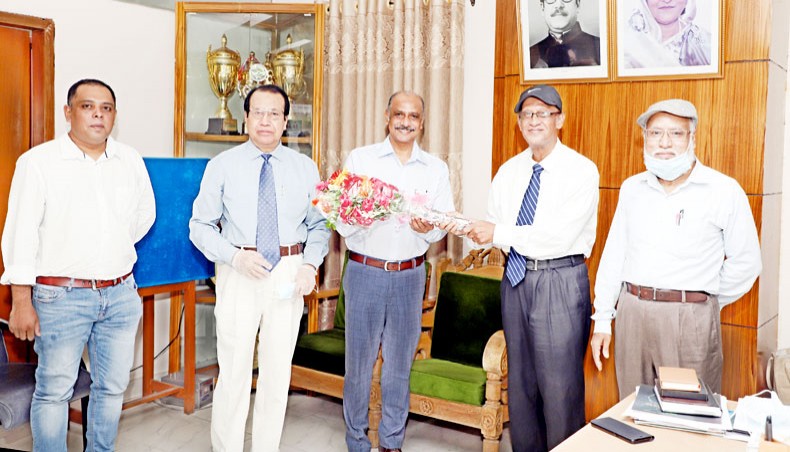 Teachers, officials and staff of Bangladesh University of Business and Technology greet newly appointed pro-VC Professor Md Ali Noor upon his joining at BUBT in Dhaka on Thursday. — Press release