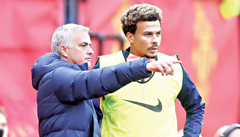 Tottenham Hotspur manager Jose Mourinho (L) speaks to substitute Dele Alli during their Premier League match against Manchester United at Old Trafford on Sunday. — AFP photo