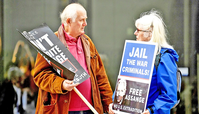 Protestors hold placards and shout slogans demanding the release of WikiLeaks founder Julian Assange, who faces extradition to the United States, as they gather outside the Old Bailey in the City of London on October 1. — Agence France-Presse/Ben Stansall