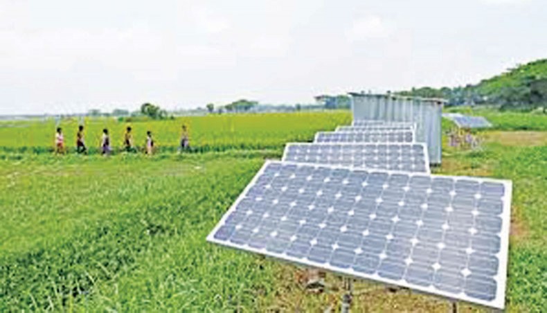 A file photo shows solar energy being used for irrigating crop fields at Ruhitpur of Keraniganj in Dhaka. The government has banned the sales, distribution and commercial advertisements of batteries of solar home system without the Bangladesh Standards and Testing Institution’s standard mark to check substandard products in the country.— New Age photo