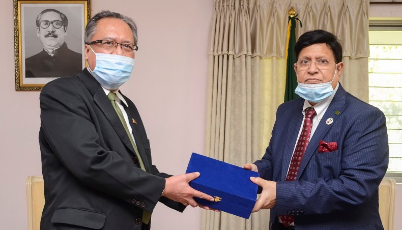 Ambassador of the Philippines Vicente Vivencio T. Bandillo pays a farewell visit to Bangladesh foreign minister AK Abdul Momen at the State Guest House Padma on Sunday.- Press Release