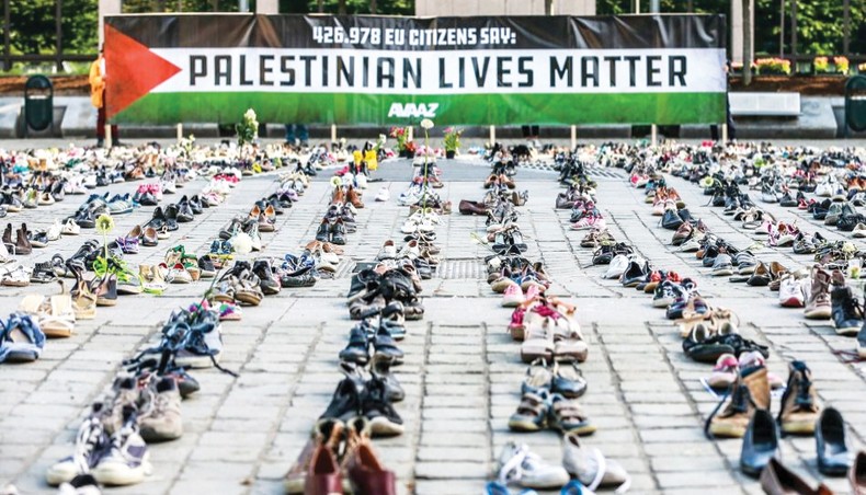 Activists lay out 4.500 pairs of shoes in front of the Council of the EU in Belgium on May 28, 2018 to represent every person killed in the Israel-Palestine conflict in the past decade — Middle East Monitor