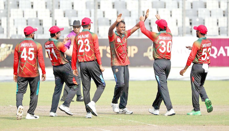 Mahmudullah XI pacer Rubel Hossain celebrates one of his four wickets with captain Mahmudullah during their BCB president’s Cup match against Tamim XI at Mirpur on Monday. — BCB photo