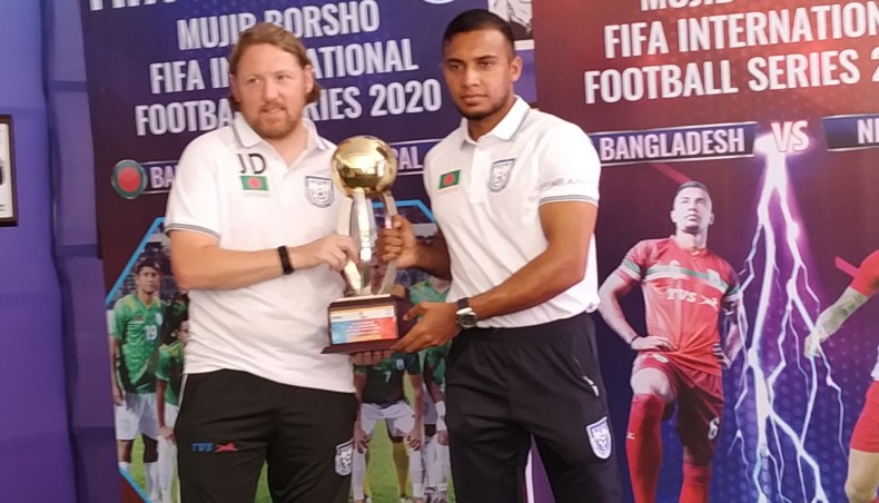 Bangladesh coach Jamie Day (L) and captain Jamal Bhuiyan pose with the Mujib Borsho FIFA International Football Series trophy at the BFF House on Thursday. — New Age photo