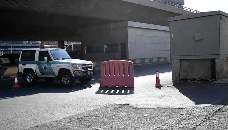 Saudi police close a street leading to a non-Muslim cemetery in the Saudi city of Jeddah where a bomb struck a World War I commemoration attended by European diplomats on November 11, 2020 leaving several people wounded amid Muslim anger over French cartoons. — AFP photo
