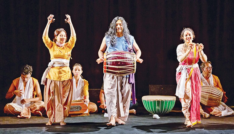 Theatre troupe Sangskar Natyadal stages Geeti Chandrabati at Experimental Theatre Hall of Bangladesh Shilpakala Academy on Saturday. — Press release