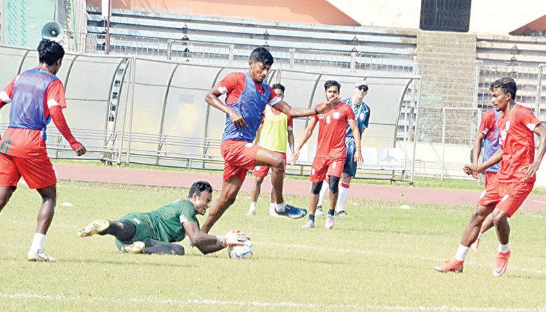 Bangladesh football team players attend a training session at the Bangabandhu National Stadium on Monday. — BFF photo