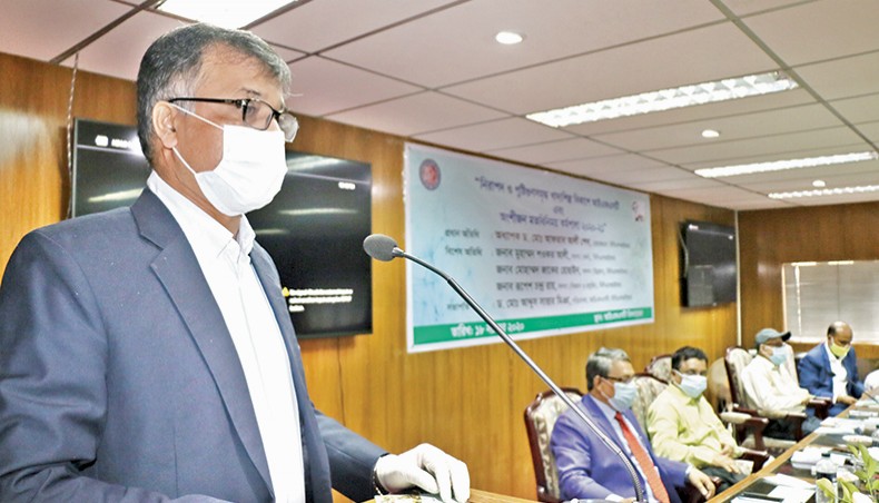 Bangladesh Council of Scientific and Industry Research chairman Md Aftab Ali Sheikh addresses a workshop at the IFST auditorium in Dhaka on Wednesday. — Press release