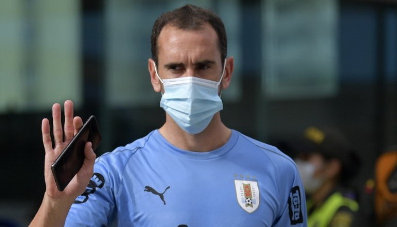 This file photo taken on November 12, 2020 shows Uruguay's Diego Godin waving to supporters before a training session in Barranquilla, Colombia. — AFP photo