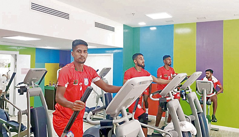 Bangladesh national team footballers undergo a gym session at their team hotel in Doha, Qatar on Saturday. — BFF photo