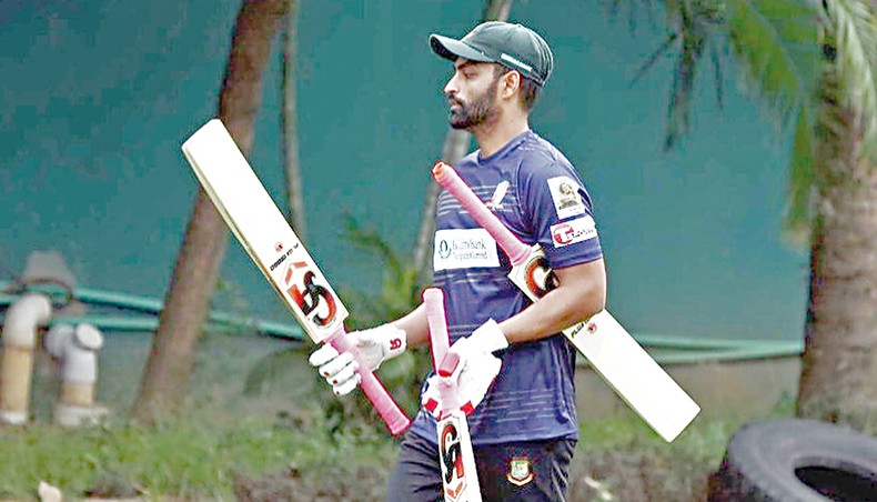 Fortune Barishal captain Tamim Iqbal checks his bats during a training session at the National Cricket Academy Ground in Mirpur on Saturday. — BCB photo