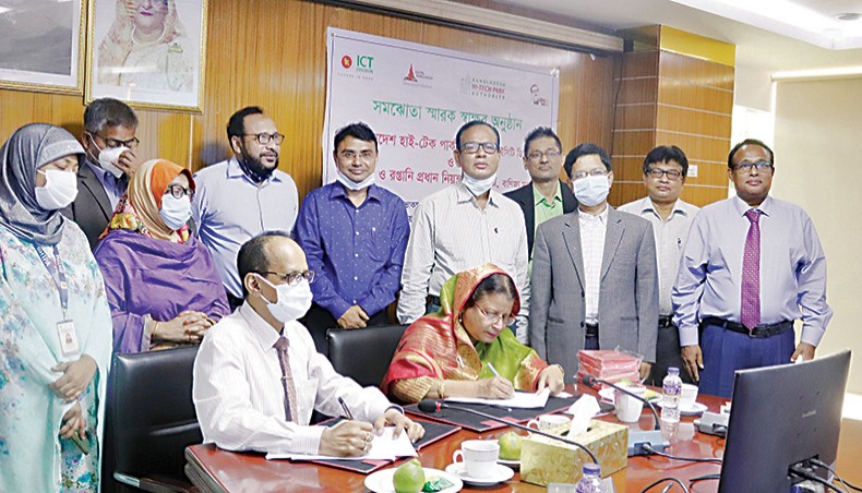 Bangladesh Hi-Tech Park Authority managing director Hosne Ara Begum and Pranesh Ranjan Sutradhar, chief controller of The Office of Chief Controller of Imports and Exports, sign a deal at the hi-tech park office in Dhaka on Sunday. — Press release