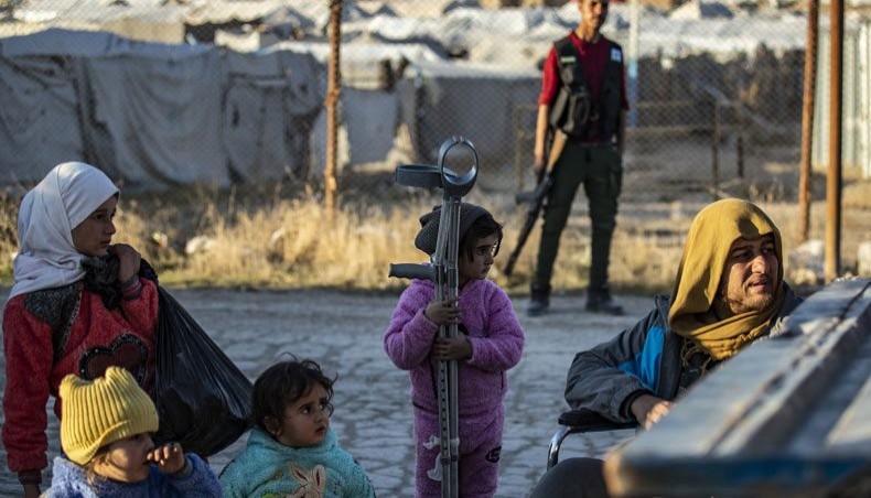 Syrians wait to leave the Kurdish-run al-Hol camp holding relatives of alleged Islamic State group fighters, in the al-Hasakeh governorate in northeastern Syria, on November 24, 2020. -- AFP photo