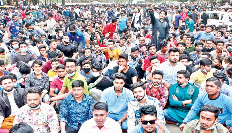 Without maintaining physical distance and wearing masks, Bangladesh Chhatra League leaders and activists take part in a rally at Raju Memorial in Dhaka University on Thursday to condemn the demand for the removal of a sculpture of Sheikh Mujibur Rahman. — New Age photo
