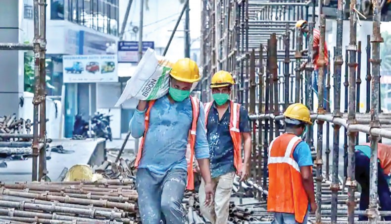 A file photo shows workers working at a construction site in India. India’s economy contracted 7.5 per cent between July and September, performing the poorest among major advanced and emerging economies and entering a technical recession for the first time since independence, official data showed on Friday. — AFP photo