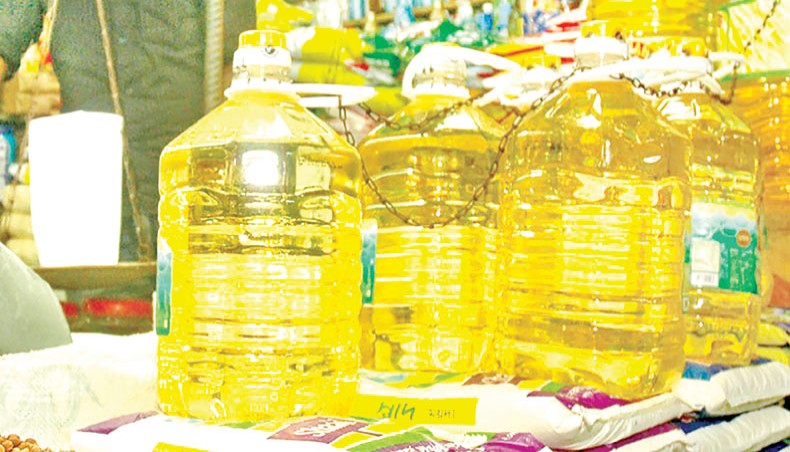 A file photo shows bottled soya bean oil at a shop in Dhaka. The prices of edible oil and sugar went up on the city’s kitchen markets over the week ending on Friday. — New Age photo
