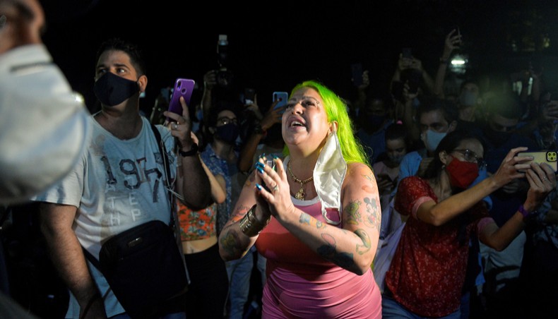 Cuban reggaeton singer Dianelys Alfonso, better known as La Diosa, calls for her rights at the doors of the Culture Ministry in Havana, late on November 27, 2020. —AFP photo