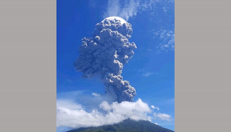 This handout photo taken and released on November 29, 2020 by the Geological Agency of Indonesia shows a volcanic eruption from Mount Ili Lewotolok in Lembata, East Nusa Tenggara spewing ash some 4,000 meters high.- AFP photo