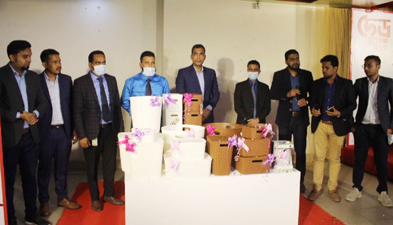Participants pose for a photo session at the launching ceremony of a campaign titled ‘Der Juger Bishwas’ marking the completion of 18 years of RFL Houseware at a Dhaka hotel on Sunday. — Press Release Photo