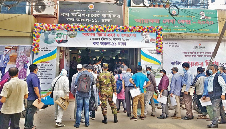 Taxpayers queue up to enter a tax office at Shegunbagicha in the capital, Dhaka, on Monday to submit their income tax returns. — New Age photo