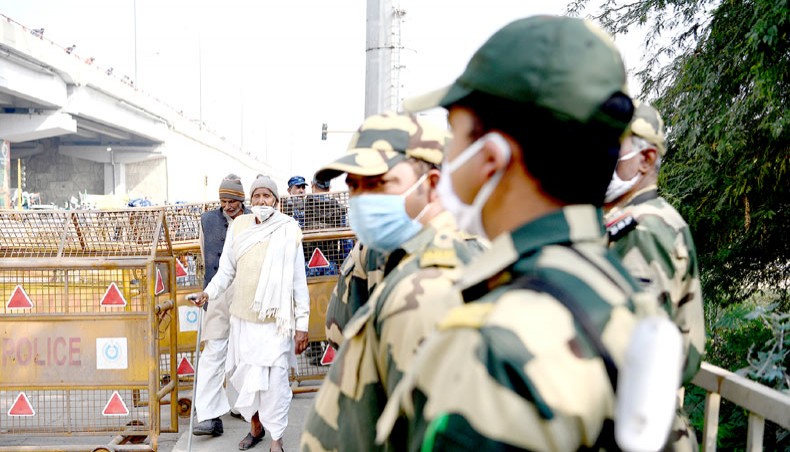 Border Security Force personnel stand nexto to barriers blocking a road to stop farmers from marching to New Delhi to protest against the central government’s recent agricultural reforms at the Delhi-Uttar Pradesh border in Ghazipur on November 30. — Agence France-Presse/Sajjad Hussain
