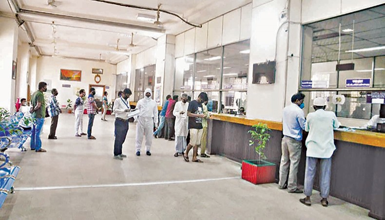 A file photo shows clients receiving services from officials inside a branch of a bank in Dhaka. The government’s borrowing from the country’s scheduled banks increased slightly in November with its net borrowing remaining as low as Tk 2,950.49 crore in the July-November period of the current fiscal year 2020-2021. — New Age photo