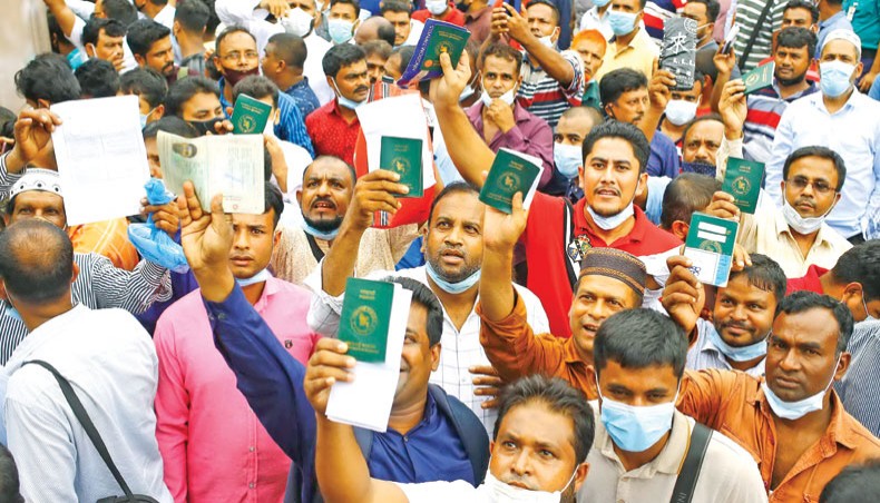Migrant workers crowd in front of the Saudia airline office at Karwan Bazar in Dhaka for confirming their tickets on September 22 as the airline officials struggle to cope with the rush of passengers willing to join their work in the Kingdom of Saudi Arabia. — Sourav Lasker