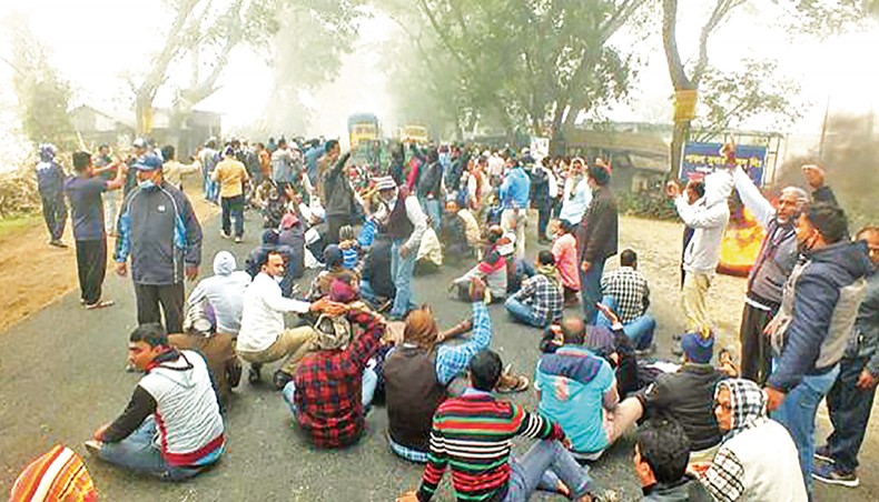 Sugarcane farmers and Pabna Sugar Mills workers demonstrate in front of the mill blocking the Pabna-Ishwardi highway on Monday protesting against the suspension of sugarcane crushing. — New Age photo