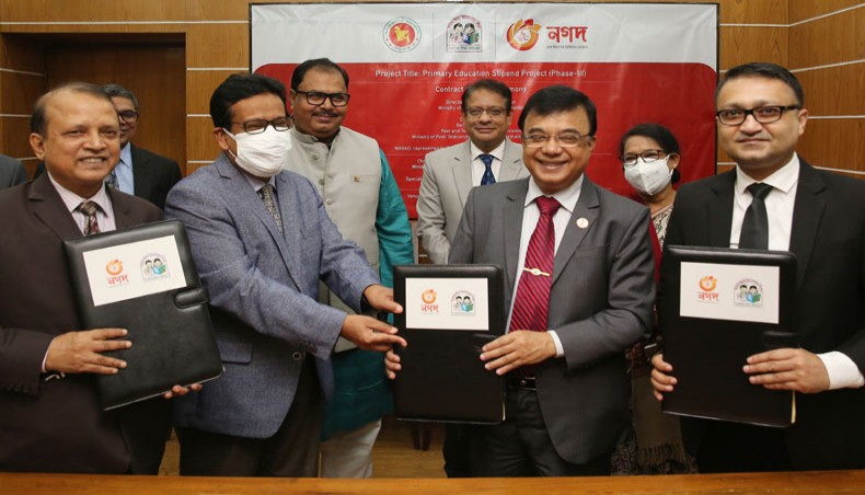 Attendants pose for a photo session at a tripartite agreement signing ceremony among the Department of Primary Education, Bangladesh Postal Department and Third Wave Technology Limited at the secretariat in Dhaka on Sunday. — Press Release Photo
