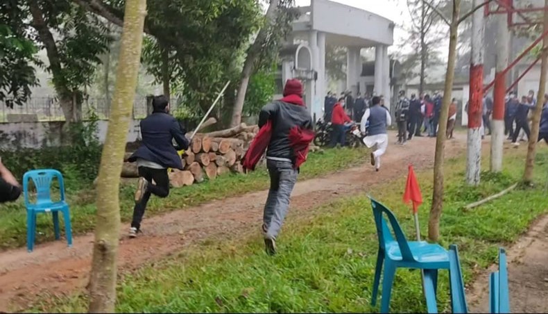 At least 10 leaders and activists of Jatiyatabadi Chhatra Dal and Juba Dal sustain injuries when Bangladesh Chhatra League activists allegedly attack them in Phulgazi on Wednesday. — New Age Photo