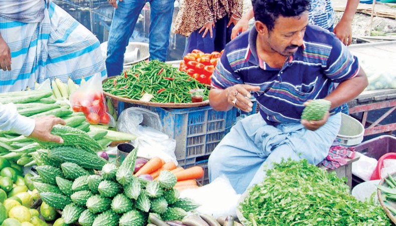 A file photo shows a vendor selling vegetables at a kitchen market in Dhaka. The Bangladesh Trade and Tariff Commission has recommended the formation of a single umbrella for issuing health certification to agricultural and processed foods to boost export of the products. — Focusbangla photo