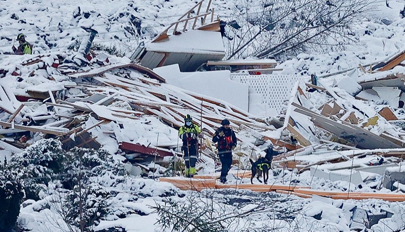Rescue workers with a dog search the area on Saturday following the landslide that hit a residential area in Ask in Gjerdrum during Christmas. — AFP photo