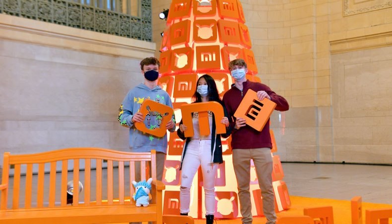 People pose inside Xiaomi's #ChargingHappiness Installation at Grand Central Station on December 28, 2020 in New York City. -- AFP Photo