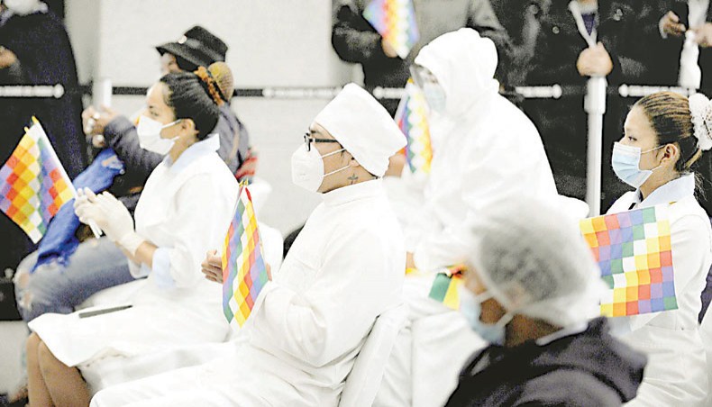 Bolivian medicine students attend the signing ceremony of the agreement with the Serum Institute of India for the purchase of five million of COVID-19 vaccines from the AstraZeneca laboratory at the Casa Grande del Pueblo government palace in La Paz, on January 13. Bolivia is expecting the first batch of the AstraZeneca vaccine to arrive in April 2021. — Agence France-Presse/Jorge Bernal
