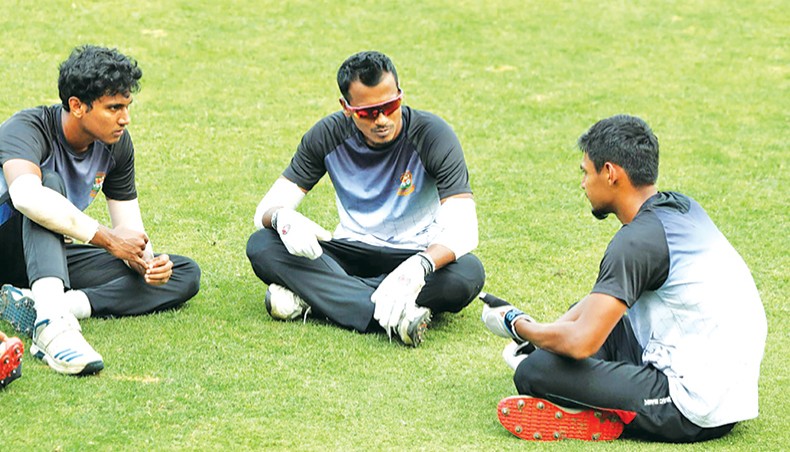 A file photo shows Bangladesh pacers (From L-R) Hasan Mahmud, Rubel Hossain and Mustafizur Rahman sharing some thoughts during a training session at the Sher-e-Bangla National Stadium. — BCB photo