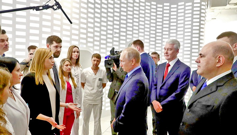 Russian president Vladimir Putin visits a COVID-19 monitoring centre in March 2020. — Wikimedia Commons/Kremlin.ru