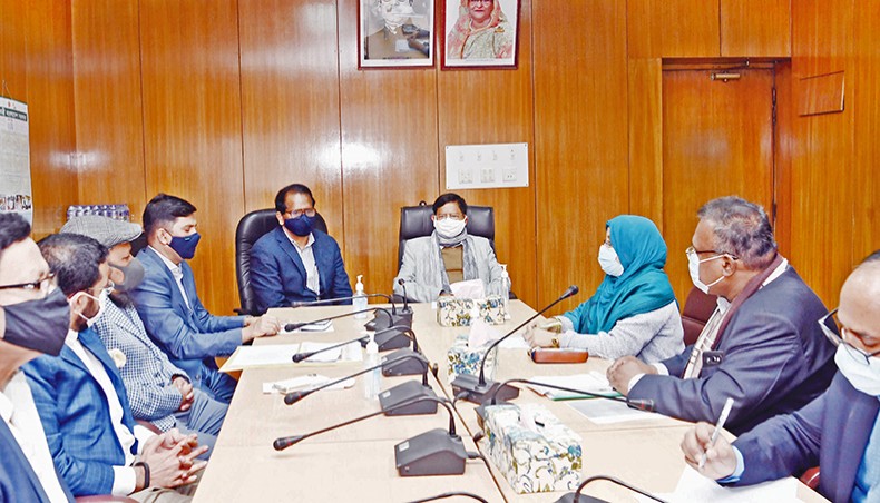 Textiles and jute minister Golam Dastagir Gazi along with textiles and jute secretary Lokman Hossain Mia and additional secretary Sabina Yasmin attends a meeting with the leaders of Bangladesh Jute Mills Association and Bangladesh Jute Spinners Association in the capital on Wednesday. — Press release
