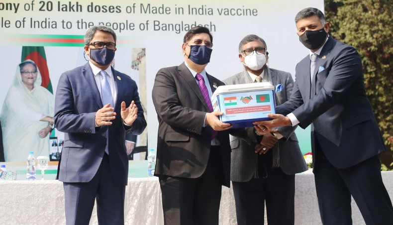 Indian high commissioner to Bangladesh Vikram Doraiswami hands over vaccines to foreign minister AK Abdul Momen at a programme at the foreign ministry on Thursday- Sourav Lasker
