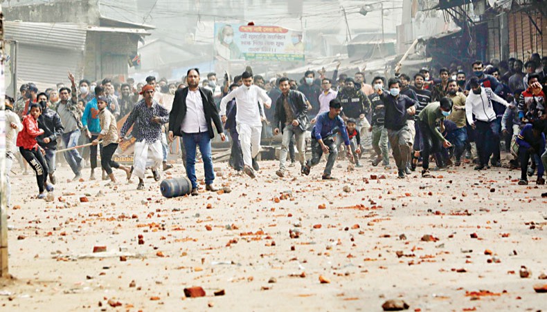 Local people and traders throw stones at a Dhaka North City Corporation team that arrived at Mirpur 11 in Dhaka to evict illegal occupiers on Thursday. — New Age photo