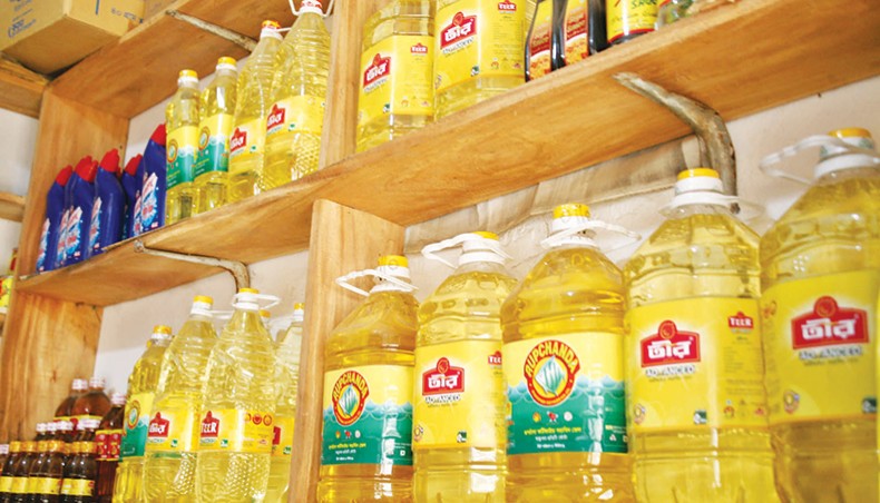 A photo shows packaged edible oil, including soya bean oil, on display at a grocery store in the Matuail Bottola kitchen market in the capital of Friday. — Focusbangla photo
