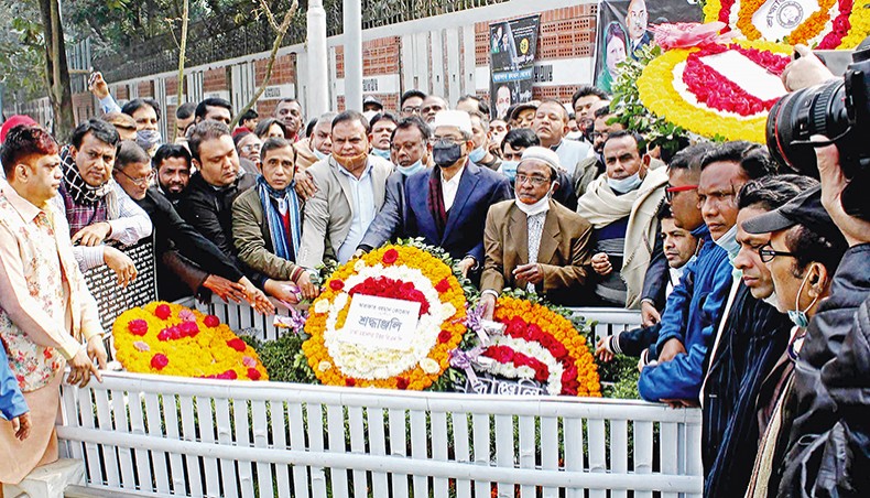 BNP leaders and activists pay tribute to the party founder’s son Arafat Rahman by placing wreaths at his grave at Banani graveyard in Dhaka on Arafat’s 6th anniversary of death on Sunday. — Focus Bangla photo