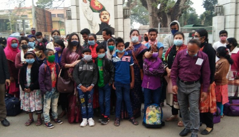 Thirty-eight Bangladeshi children return from India after a two-year imprisonment at Benapole immigration police on Monday, 25 January, 2021. — UNB photo