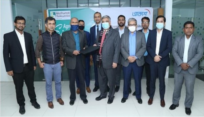 Modhumoti Bank Limited and Beximco Communications Limited officials are seen at the signing ceremony on Tuesday in Dhaka. -- Press Release